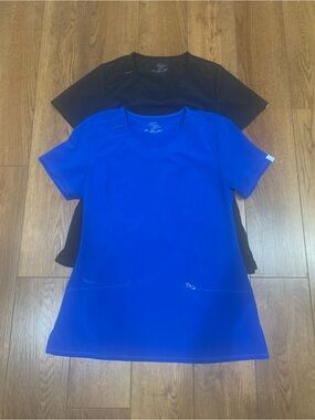 Cherokee Infinity Short Sleeve Scrub Tops in Royal Blue and Black. Sz Small